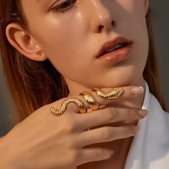 New Anthropologe sepentiGold Snake Ring - Picture 5 of 8